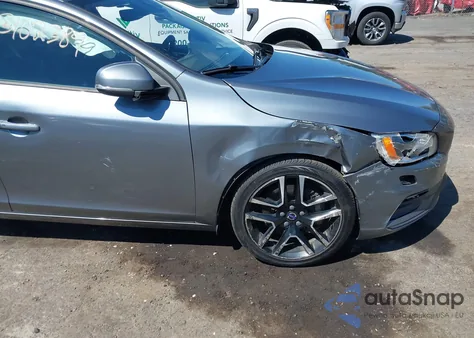 2018 Volvo S60 T5 Dynamic из США, поврежденный, VIN YV140MTLXJ2453878